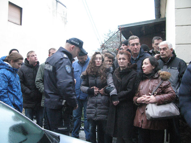 Покушали да иселе четворочлану породицу, Ужичани их одбранили: Пропао још један покушај исељења Ћитића